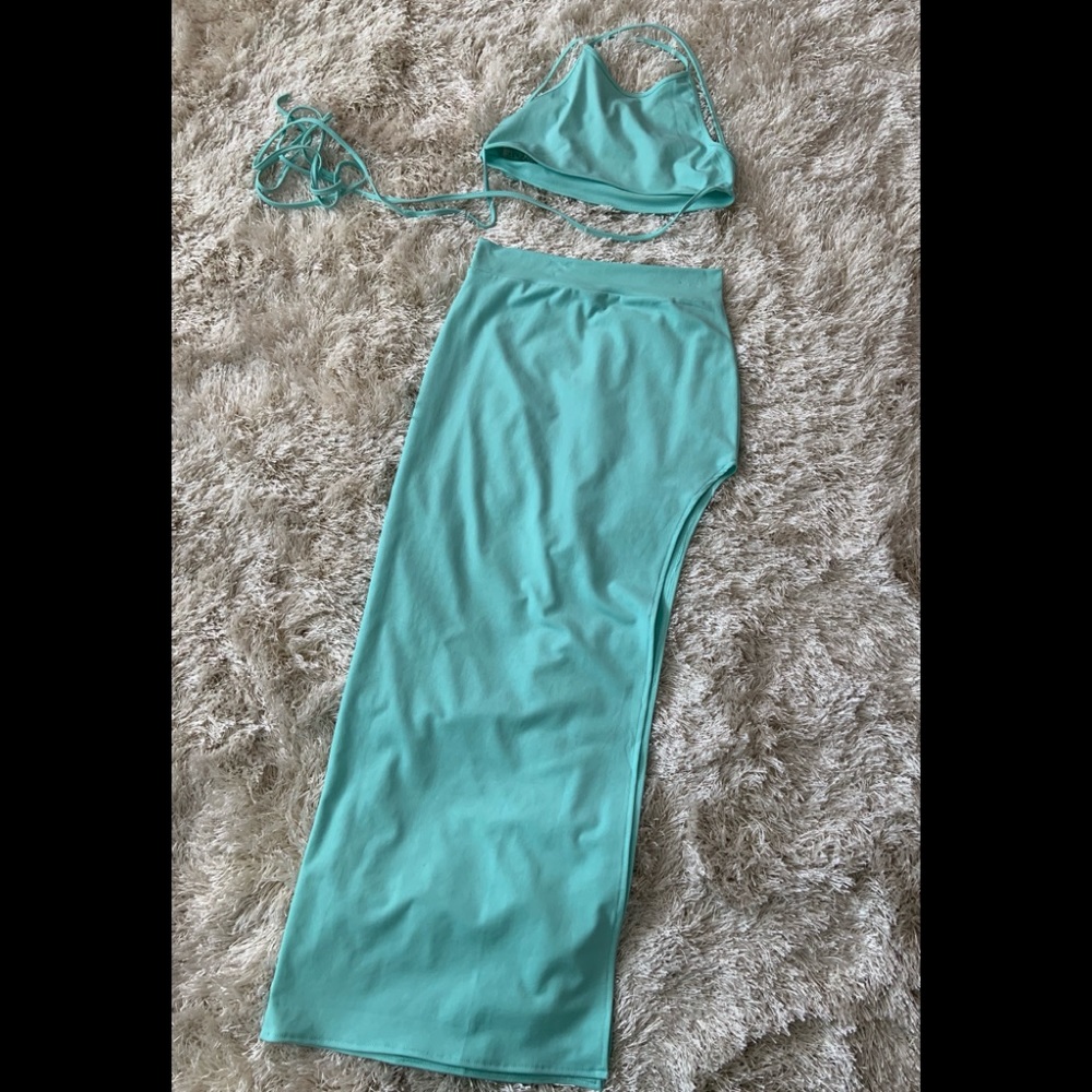 Beautiful 2-piece skirt set -aqua color